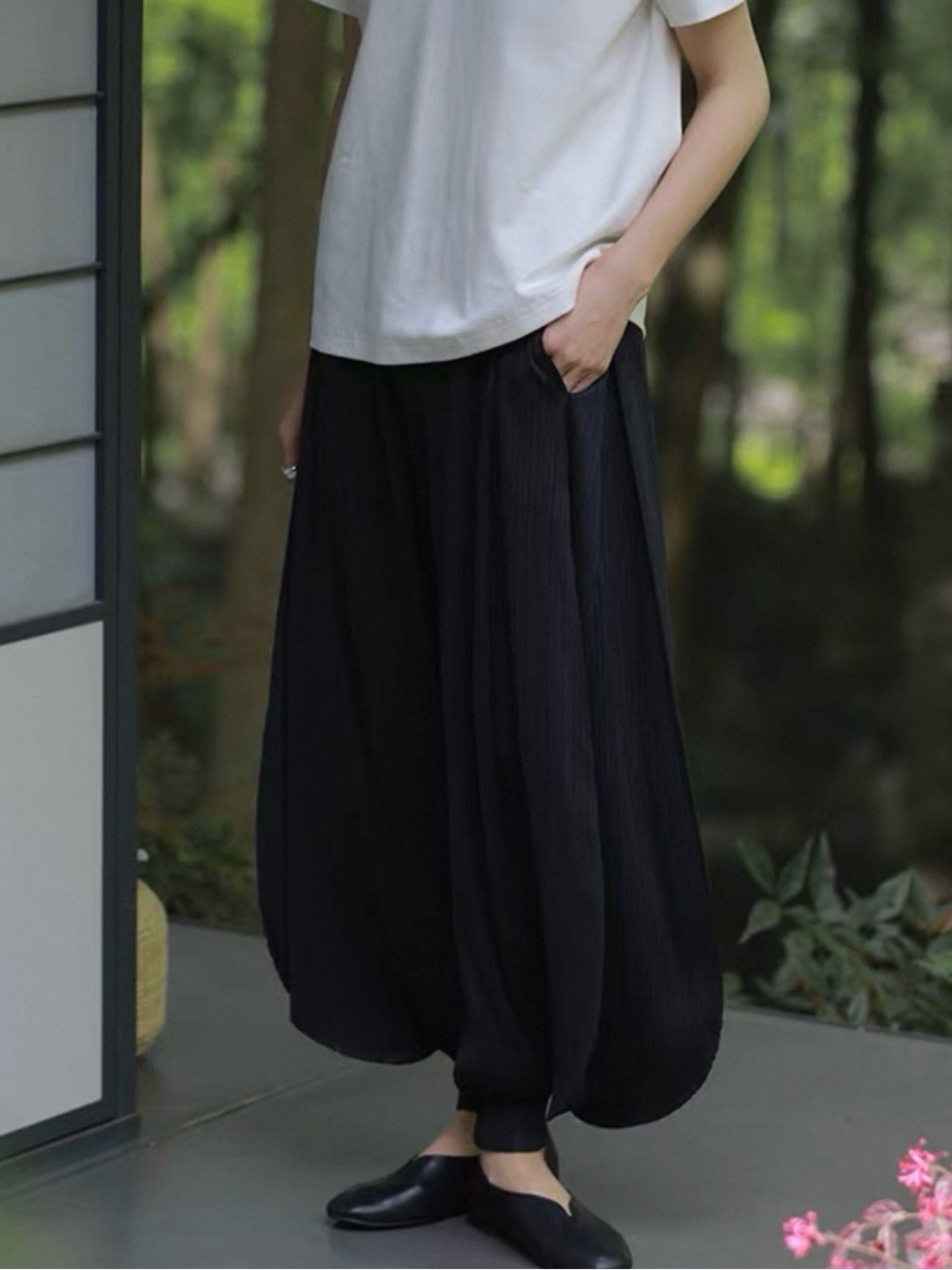 Pleated Wide-Leg Pull-On Pants — Black
